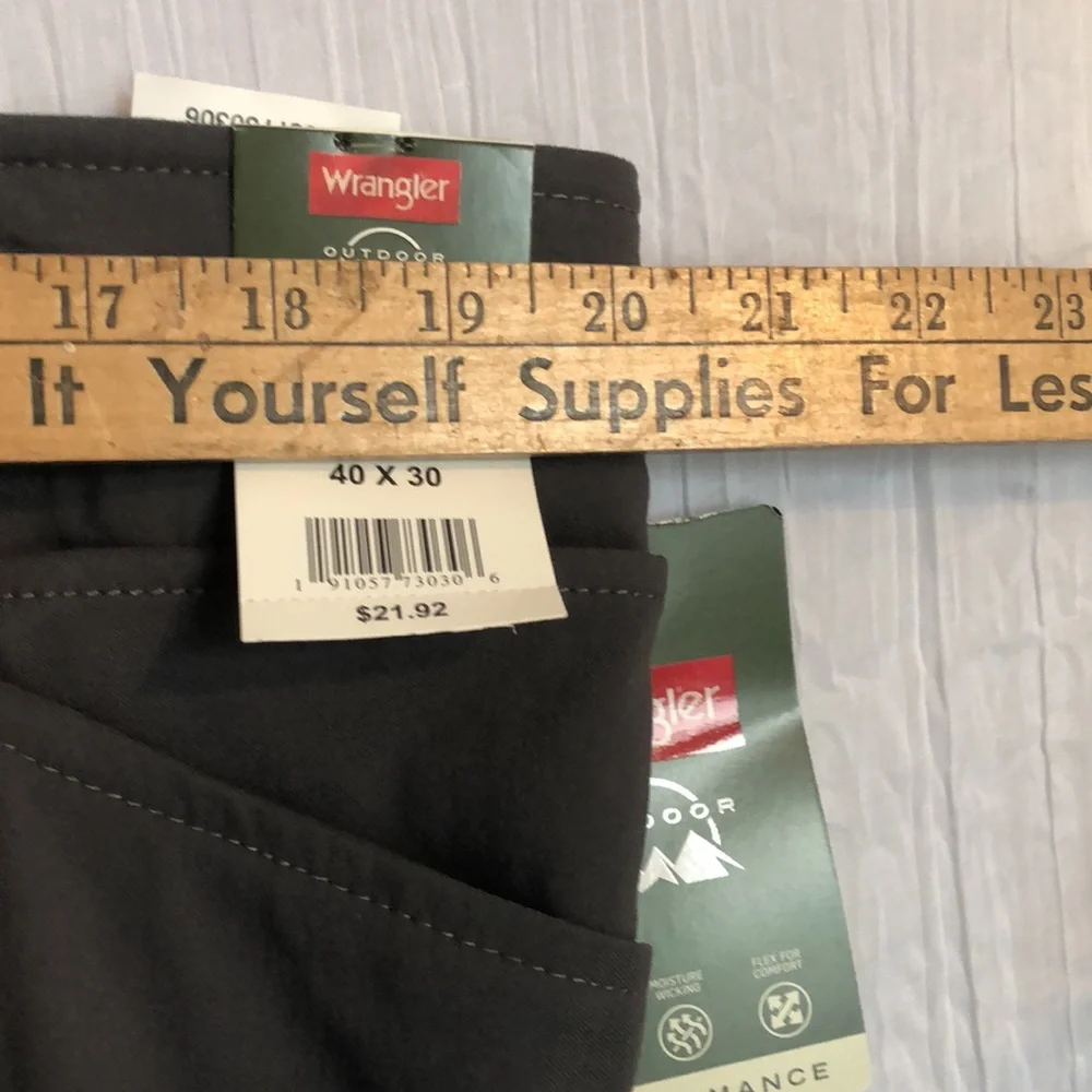 WRANGLER men Sz 40 X 30 gray cargo khaki straight leg pants elastic wais…